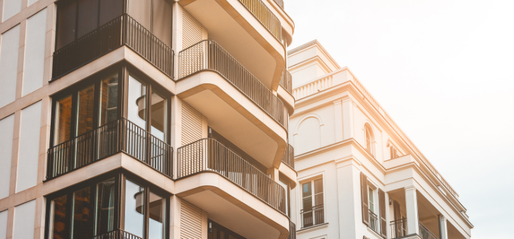 Réseau de mandataire à domicile versus agences traditionnelles. Que choisir pour se lancer (ou se relancer) dans l'immobilier